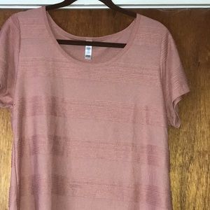 Lularoe pintuck Classic T